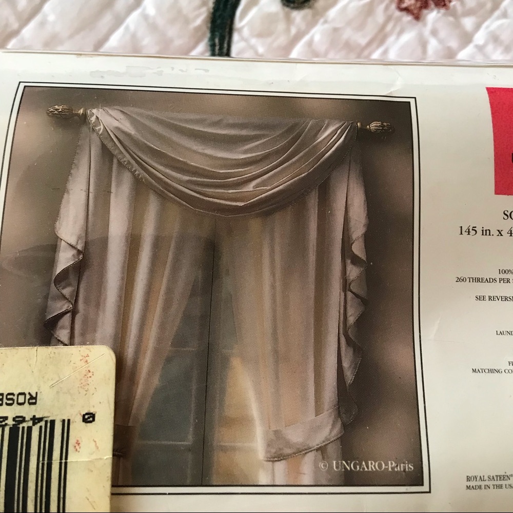 New Vintage UNGARO Paris Scarf VALANCE 145”42”Offers accept.Willing tonegotiate